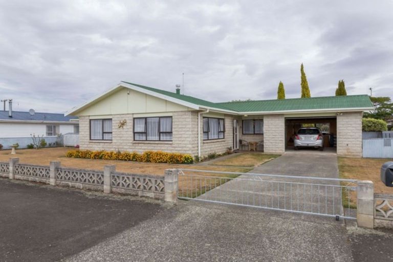 Photo of property in 44 Allardice Street, Dannevirke, 4930