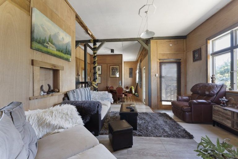 Photo of property in 143 Mako Mako Road, Levin, 5510