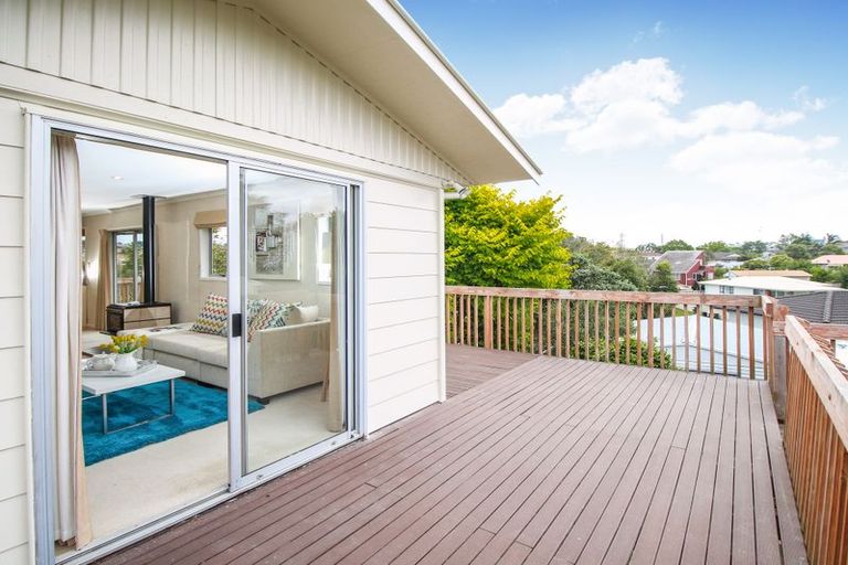 Photo of property in 19 St Catherine Crescent, West Harbour, Auckland, 0618