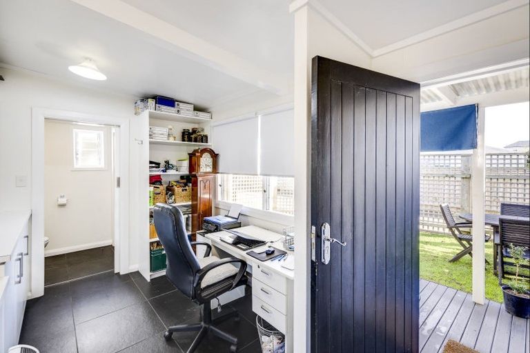 Photo of property in 206 Lyndon Road West, Hastings, 4122