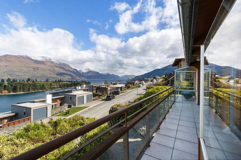 Photo of property in 20 Earnslaw Terrace, Queenstown, 9300