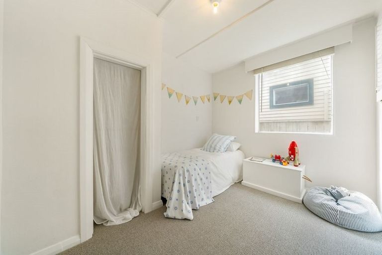 Photo of property in 25 Tuatoru Street, Eastbourne, Lower Hutt, 5013