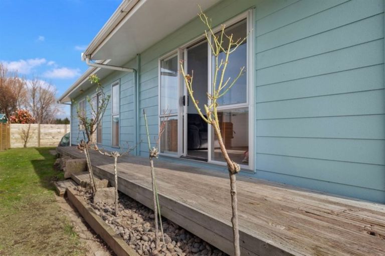 Photo of property in 14 Hinau Place, Edgecumbe, 3120