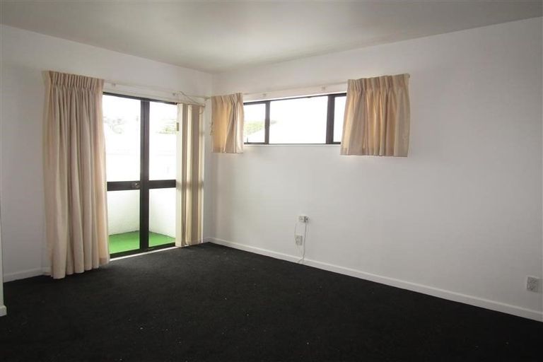 Photo of property in 2/12 Centorian Drive, Windsor Park, Auckland, 0632