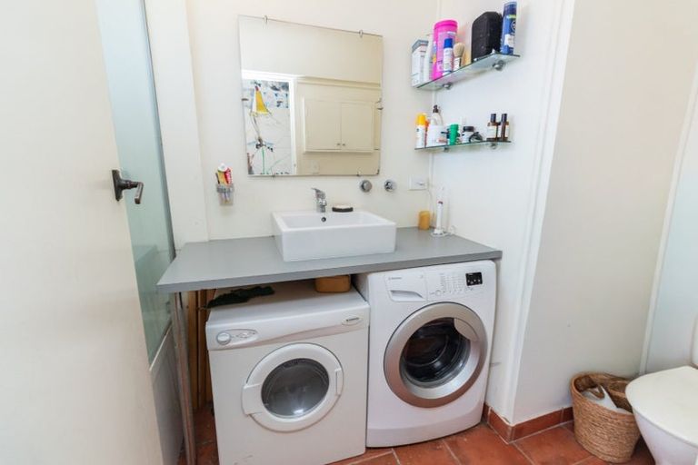 Photo of property in 12a/4 Claremont Grove, Mount Victoria, Wellington, 6011