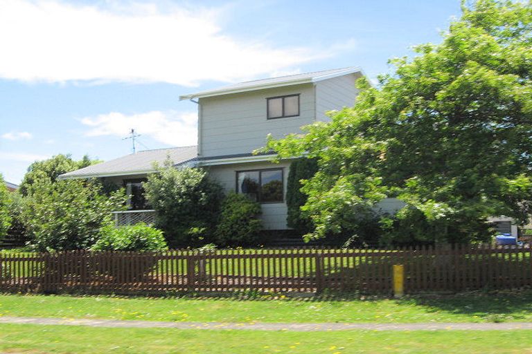 Photo of property in 15 Taihiki Road, Clarks Beach, 2122