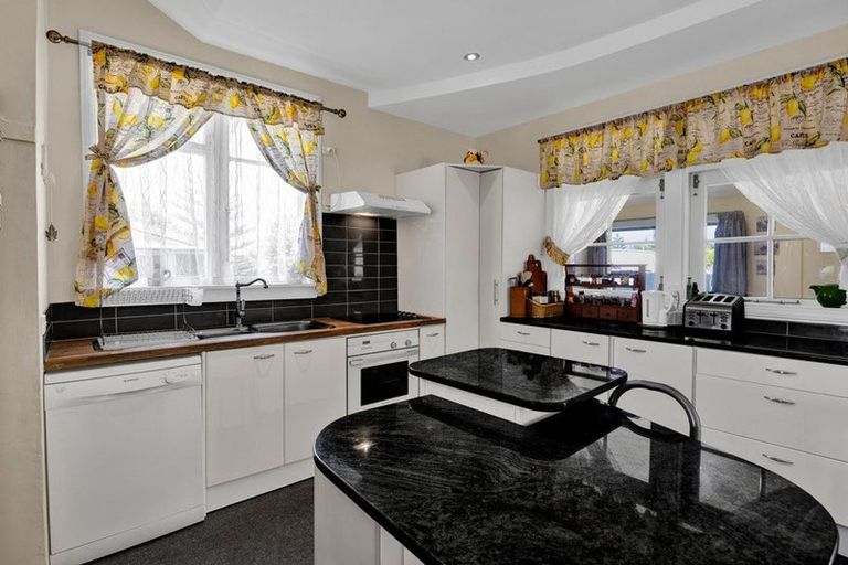 Photo of property in 3 Victoria Street, Hawera, 4610