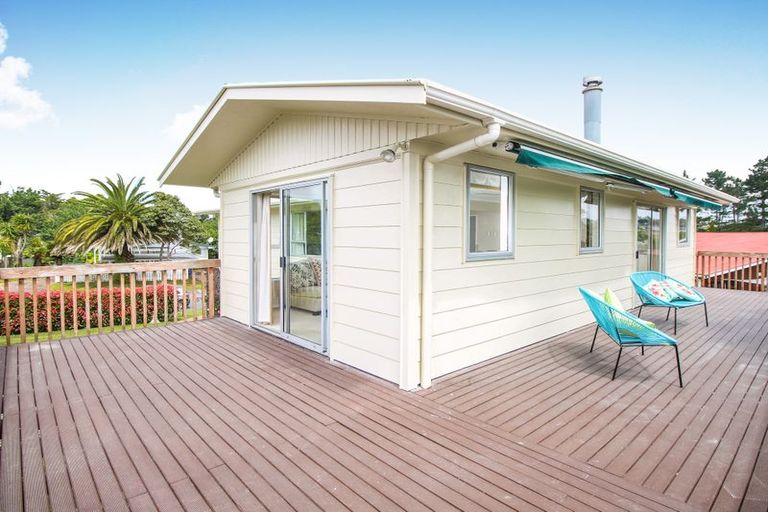 Photo of property in 19 St Catherine Crescent, West Harbour, Auckland, 0618