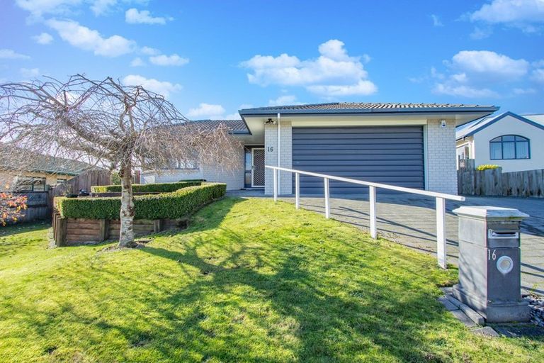 Photo of property in 16 Stanley Drive, Lynmore, Rotorua, 3010