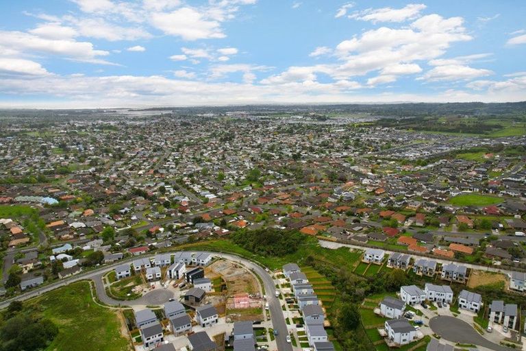 Photo of property in 1 Papauma Place, Papakura, 2110