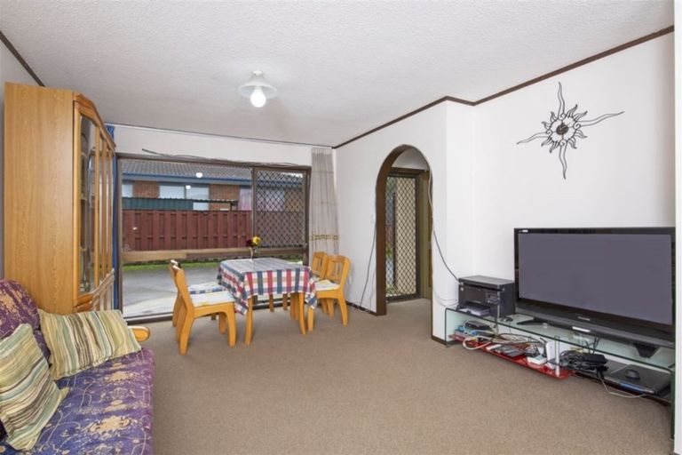 Photo of property in 1/4 Jillteresa Crescent, Half Moon Bay, Auckland, 2012