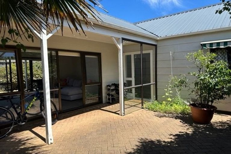 Photo of property in 3/8 Shakespeare Road, Milford, Auckland, 0620