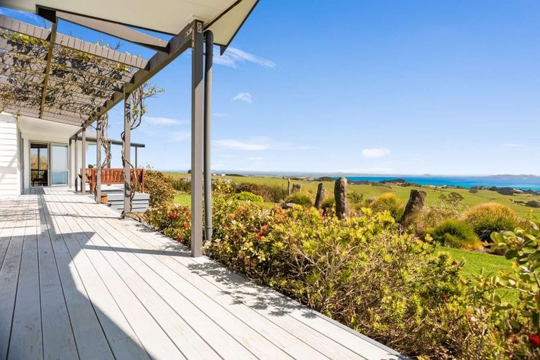 Photo of property in 601 Cable Bay Block Road, Cable Bay, 0420