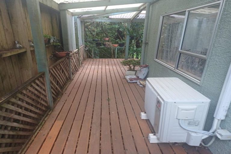 Photo of property in 205 Miromiro Road, Normandale, Lower Hutt, 5010