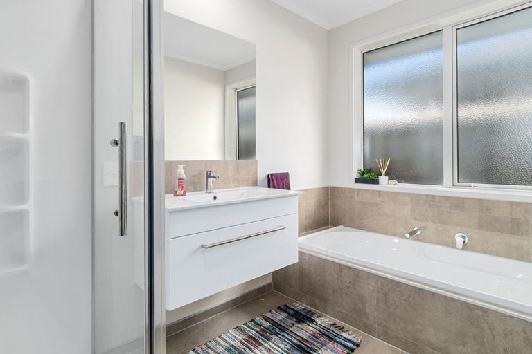 Photo of property in 8 Fearnley Grove, Pyes Pa, Tauranga, 3112