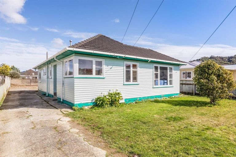 Photo of property in 32 Norfolk Street, Wainuiomata, Lower Hutt, 5014