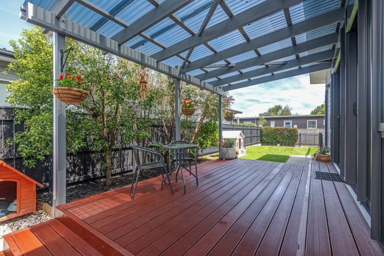 Photo of property in 54 Exeter Crescent, Takaro, Palmerston North, 4412