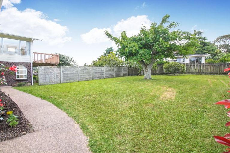 Photo of property in 19 St Catherine Crescent, West Harbour, Auckland, 0618