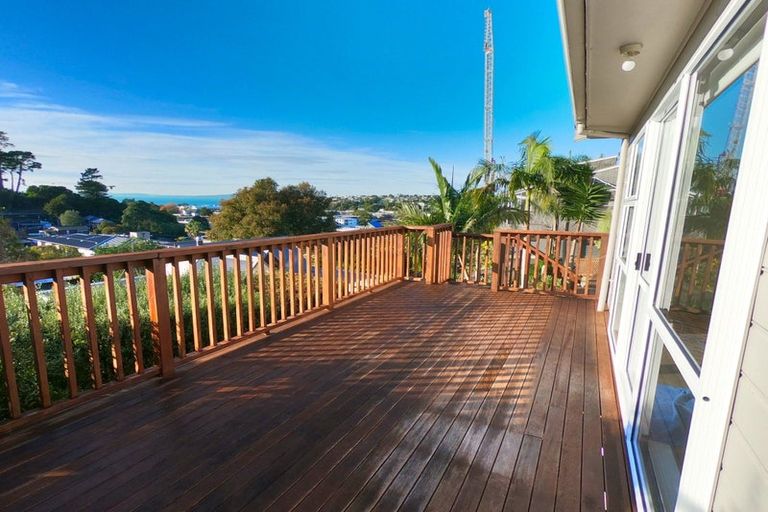 Photo of property in 1/57b Woodlands Crescent, Browns Bay, Auckland, 0630