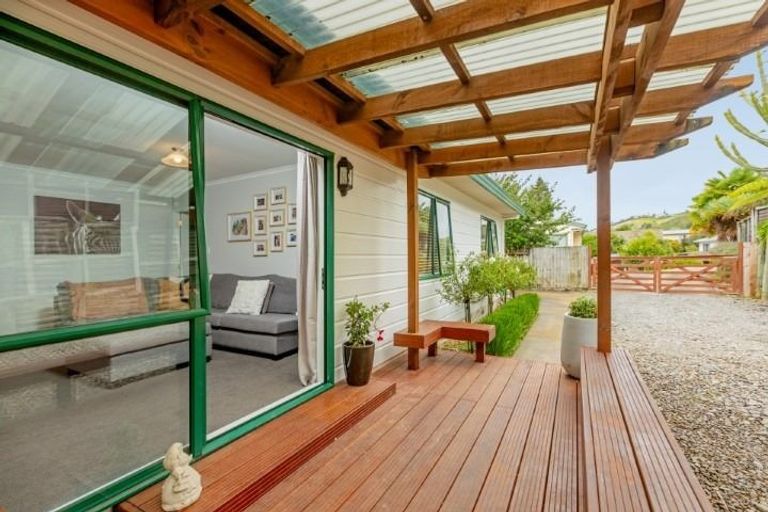 Photo of property in 8b Resolution Road, Welcome Bay, Tauranga, 3112