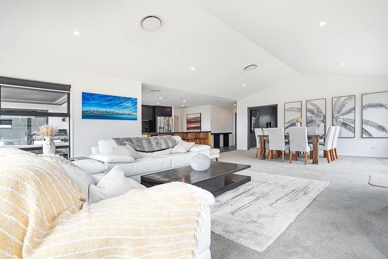 Photo of property in 17 Angus Place, Rangiora, 7400