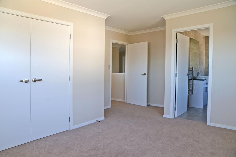 Photo of property in 3 Iwinuku Crescent, Wattle Downs, Auckland, 2103
