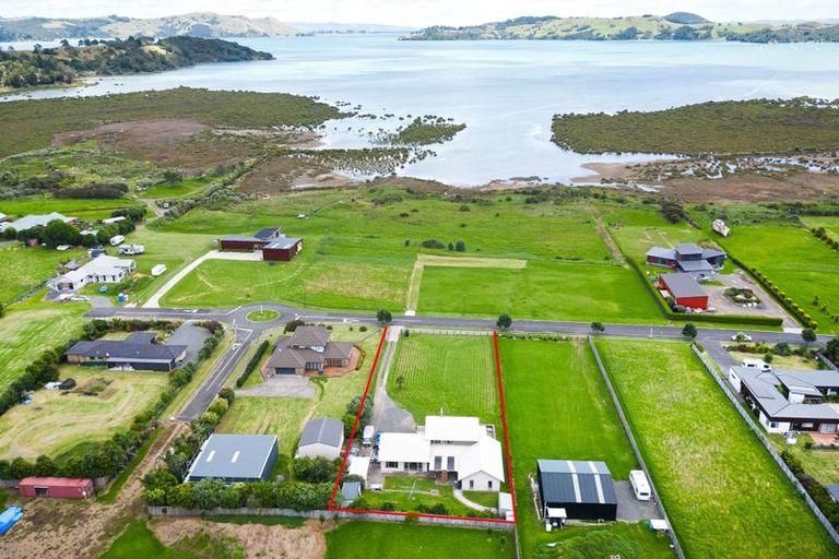 Photo of property in 13 Koromiko Drive, Coromandel, 3506