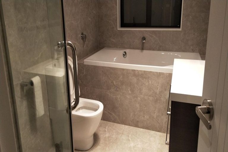 Photo of property in 230a Sunset Road, Windsor Park, Auckland, 0632