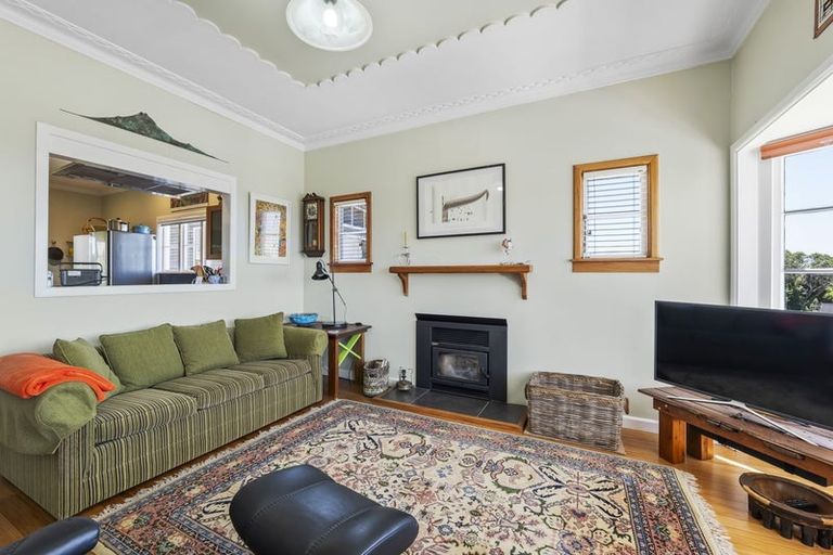 Photo of property in 421 Devon Street West, Lynmouth, New Plymouth, 4310