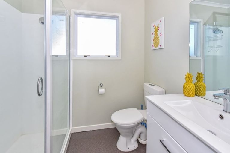 Photo of property in 2/20 Solveig Place, Randwick Park, Auckland, 2105