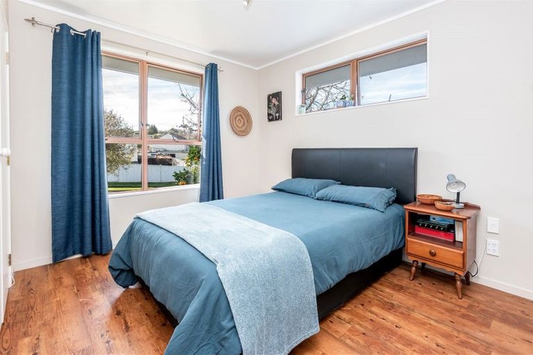 Photo of property in 1/3 Tyrian Close, Half Moon Bay, Auckland, 2012