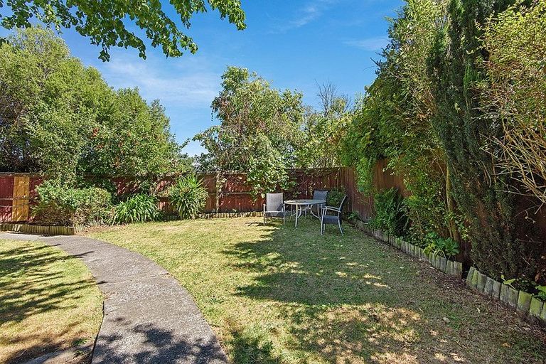 Photo of property in 40 Highland Place, Avonhead, Christchurch, 8042