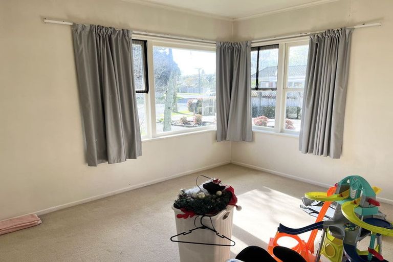 Photo of property in 116 Tiraumea Drive, Pakuranga, Auckland, 2010