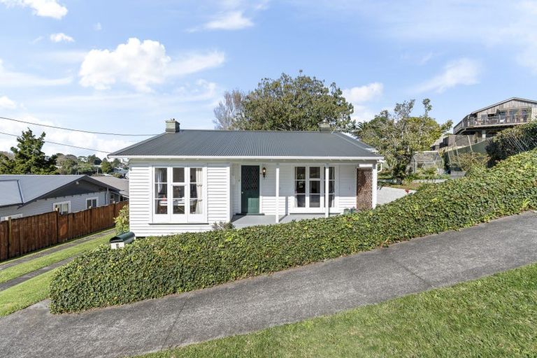 Photo of property in 3 Barrett Street, Westown, New Plymouth, 4310