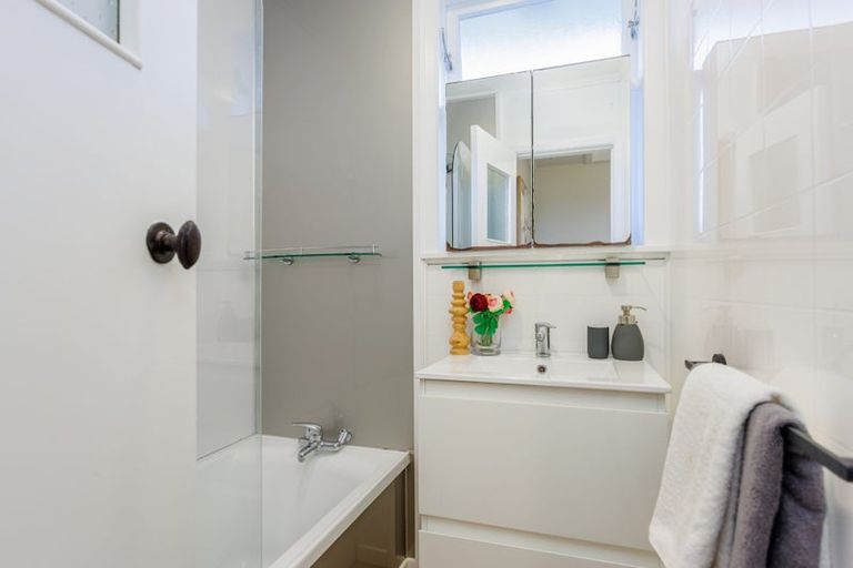 Photo of property in 27a Langton Road, Stanmore Bay, Whangaparaoa, 0932