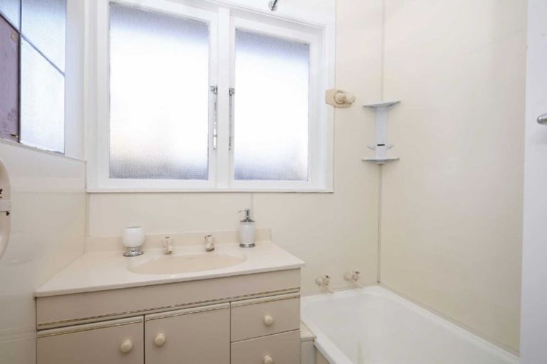 Photo of property in 28 Morris Road, Hillcrest, Hamilton, 3216