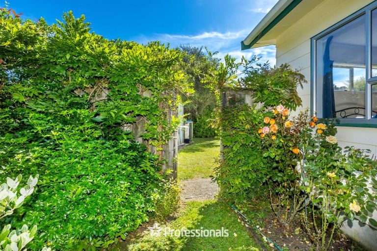 Photo of property in 1 Gemstone Drive, Birchville, Upper Hutt, 5018