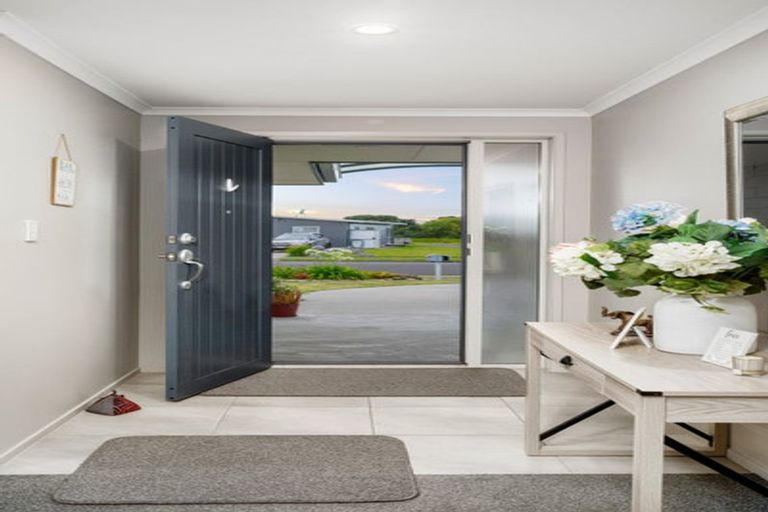 Photo of property in 15 Reel Road, Athenree, Waihi Beach, 3611