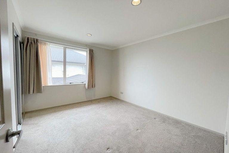 Photo of property in 30 The Track, Takanini, 2112