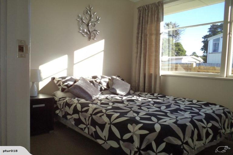 Photo of property in 1/52 Harrington Road, Henderson, Auckland, 0610