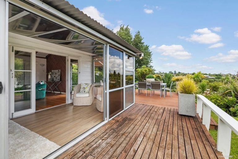 Photo of property in 17 Curacao Place, Half Moon Bay, Auckland, 2012