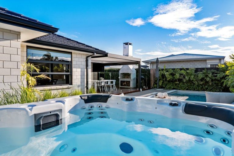 Photo of property in 77 The Boulevard, Papamoa Beach, Papamoa, 3118