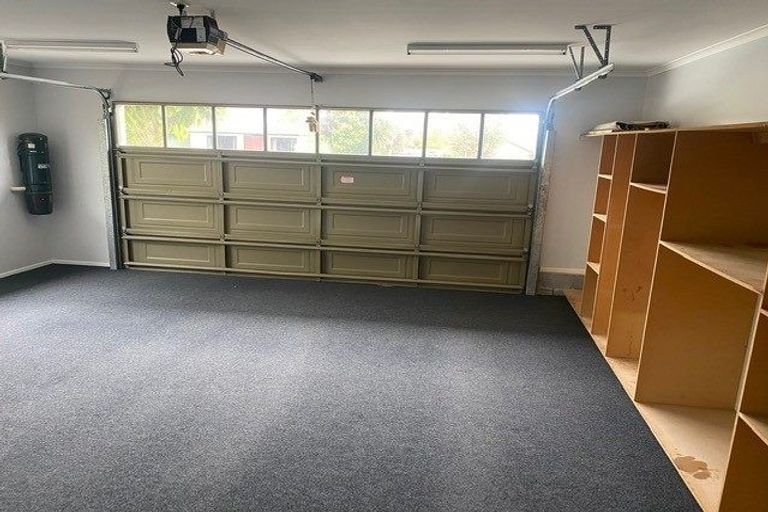 Photo of property in 11 Shelter Grove, Frankleigh Park, New Plymouth, 4310