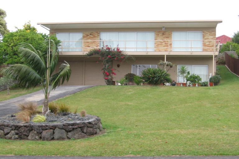 Photo of property in 34 Manhattan Heights, Glendene, Auckland, 0602