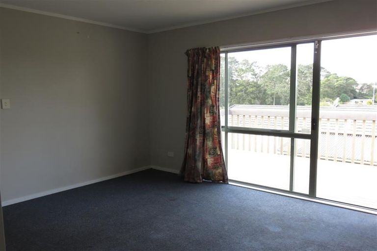 Photo of property in 10 Aldern Road, Massey, Auckland, 0614