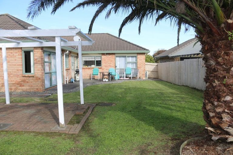 Photo of property in 8 Attymon Lane, East Tamaki, Auckland, 2016