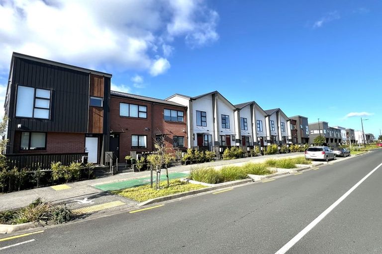 Photo of property in 60 Manarini Road, Westgate, Auckland, 0614