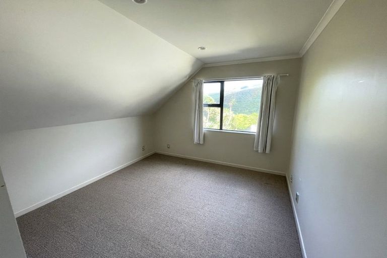 Photo of property in 30a Domanski Crescent, Owhiro Bay, Wellington, 6023