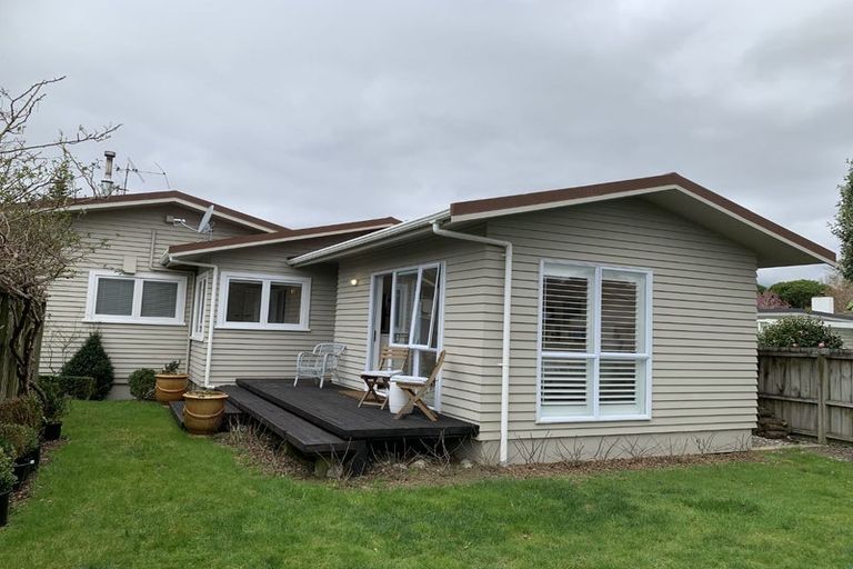 Photo of property in 12 Sunny Glen, Waikanae, 5036
