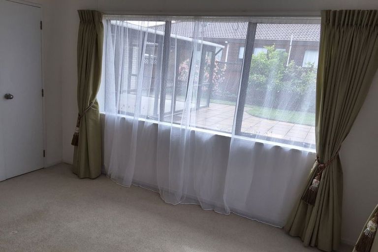 Photo of property in 53 Golfland Drive, Golflands, Auckland, 2013